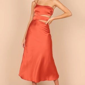 Petal & Pup FORELLE ONE SHOULDER CUT OUT MIDI DRESS - RUST